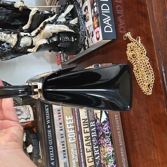 Small Vintage Inspired Laquered Black Bag with Chain, NWT - Picture 6 of 10
